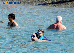 Почему три пассажирских поезда к морю, делающие остановку на станции Петров Вал в Камышинском районе, вдруг изменяют маршрут