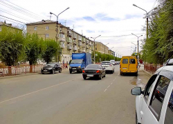 В Камышине на улице Ленина вспыхнул "Ситроен"