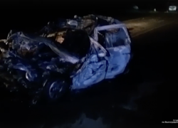 Жуткое ДТП с двумя трупами в сгоревшей машине произошло на московской трассе (ВИДЕО)
