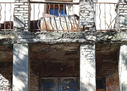 Пользователи показали в соцсетях такой дом в Камышине, в котором в проживание людей сложно поверить