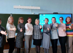 В Камышине 10 женщин-педагогов выясняют, кто из них лучший, в городском конкурсе "Учитель года"
