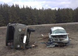 Лада на трассе снесла и перевернула "УАЗ", водитель в больнице