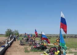 После критики "Блокнотом Камышина" неблагоустроенного квартала кладбища с могилами погибших на Украине бойцов здесь наметились перемены