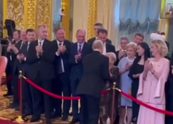 Особый смысл в поцелуе Путина перед инаугурацией усмотрел волгоградский политолог, - "Блокнот Волгограда" (ВИДЕО)
