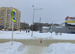 В Камышине молодая женщина-водитель сбила пешехода на заметенной снегом "зебре" в третьем микрорайоне