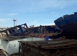 Взорвавшийся на барже в Волжском газ убил как минимум трех человек