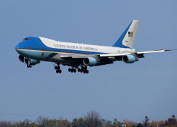 Под угрозой борт №1 США, Рубио и Хегсет: неизвестные БПЛА появились над авиабазой под Вашингтоном