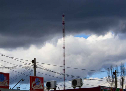 Камышанам объяснили, "притягивают" ли гаджеты молнии