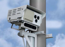 Молодой водитель обиделся на постоянные штрафы за нарушение ПДД и от злости... украл  и разбил устройство фото-видео-съемки на дорогах