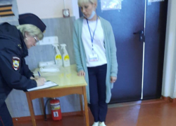 Что случилось с "пломбами" на ящиках для бюллетеней на избирательном участке в селе Антиповка Камышинского района в ночь с 9 на 10 сентября?