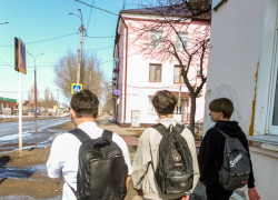 Огненные батареи и майское тепло раскололи потребителей на два лагеря: "хватит отапливать улицу!"