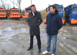Первый заместитель главы Камышина Дмитрий Резвов перед холодами принял "парад" дорожной техники