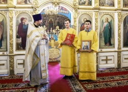 Закончившие с красным дипломом и золотой медалью Камышинский технологический институт и школу №16 выпускники являются пономарями Никольского собора