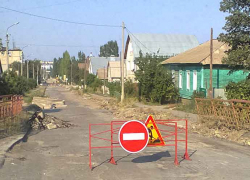 В Камышине все лето, с раскачкой ремонтируют небольшой участок улицы Калинина