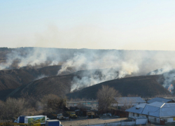Вокруг Камышина полыхают степные пожары