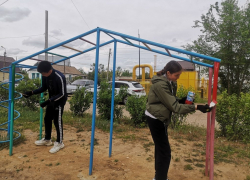 Студенты покрасили детскую площадку при поддержке Камышинской городской думы, в чем заключалась поддержка - неизвестно