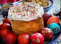    Дорогие камышане, ароматный, красивый, сладкий кулич от «Русского хлеба» - для вас к светлой Пасхе!