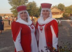 На юбилее села Семеновка Камышинского района все угощались пирогами и желали, чтобы  рождались дети в глубинке