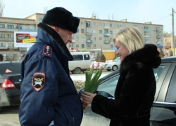 "Цветочный патруль" ГИБДД традиционно выйдет на улицы городов Волгоградской области перед 8 Марта