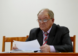 Глава Камышинского района Алексей Самсонов собрал руководителей сельских поселений обсудить проблемы дорог, АПК и ЖКХ