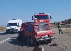 В ЦГБ Камышина "скорая" привезла двух израненных в автомобильной аварии сегодня, 27 сентября