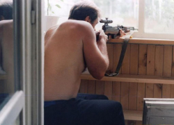 Полицейские разобрались с "шалуном", палившим из ружья с балкона многоэтажки