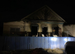 Гирлянду "подозревают" в страшном пожаре, унесшем жизни молодой женщины и двух ее дочек в Волгоградской области