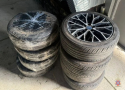 В Камышинском районе оперативники задержали подозреваемых в краже колес - преступниками оказались подростки