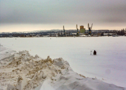 Власти Камышина пытаются преградить доступ к реке снежным валом