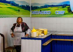 В Камышине сегодня, 3 января, открылся молочный отдел центрального рынка - с предновогодними ценами