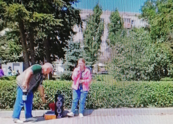 В Камышине газету чиновников умиляют "бродячие" городские музыканты, а камышане предлагают  властям установить для них уличную сцену
