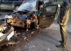 «Машины в хлам»: новое серьезное лобовое ДТП в городе, - "Блокнот Волжского"