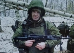 В городе Петров Вал Камышинского района проводят в последний путь 43-летнего бойца СВО Виталия Семенченко - брата главы городского поселения