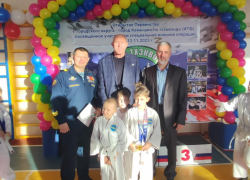 Спикер Камышинской городской думы Владимир Пономарев сходил сфотографироваться на детский турнир