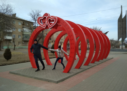 За полтора часа до отчета главы Станислава Зинченко перед камышанами в городе объявили презентацию Аллеи Любви