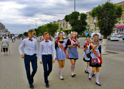 Пять старшеклассников-отличников из Камышина будут получать именные стипендии в тысячу рублей по постановлению Станислава  Зинченко