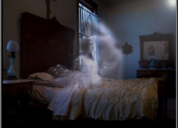 В соседнем с Камышинским Ольховском районе привидение пришло ночью к дочери усопшего и устроилось спать у нее в ногах