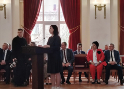 За что губернатор Андрей Бочаров устроил публичный разнос брюнетке-первому лицу Михайловки Волгоградской области