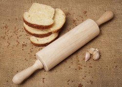 Компания втроем скалкой забила 39-летнего знакомого  до смерти