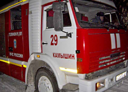В Камышине на улице Петровской пожарным пришлось эвакуировать 12 человек