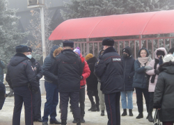 В "женском" Камышине главными манифестантами на протестной акции 31 января оказались девушки