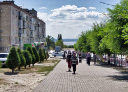 Волгоградстат утверждает, что  в среднем каждый житель Волгоградской области получает в месяц - только не падайте, пожалуйста, - почти 60 тысяч рублей