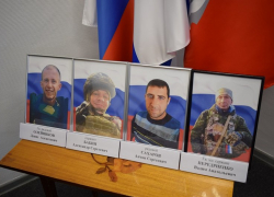 Печальная встреча: в Камышине переданы награды родственникам еще одной группы военнослужащих, погибших при выполнении воинского долга в ходе СВО