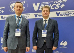 По какому случаю глава Камышина Станислав Зинченко отбыл в невскую столицу