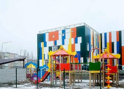 В Камышине вчера, 29 марта, наконец, сдали детсад в 8-м микрорайоне - обошлись без торжеств