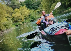 Взрослые и юные камышане отправились в сплав любоваться Медведицей и делать ее берега чище