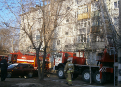 В Камышине пожарные тушили балкон, на котором, по слухам, жарили шашлыки