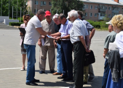 Презентовать общественности эскиз новой стелы на главной площади Камышина городская администрация отправила главного архитектора Дмитрия Вайриха