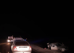 32-летний нетрезвый камышанин у лесопитомника въехал своей иномаркой в "хвост" другой, трое девушек в больнице