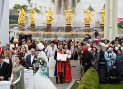 Жителям Волгоградской области понравилось жениться в Москве на ВДНХ